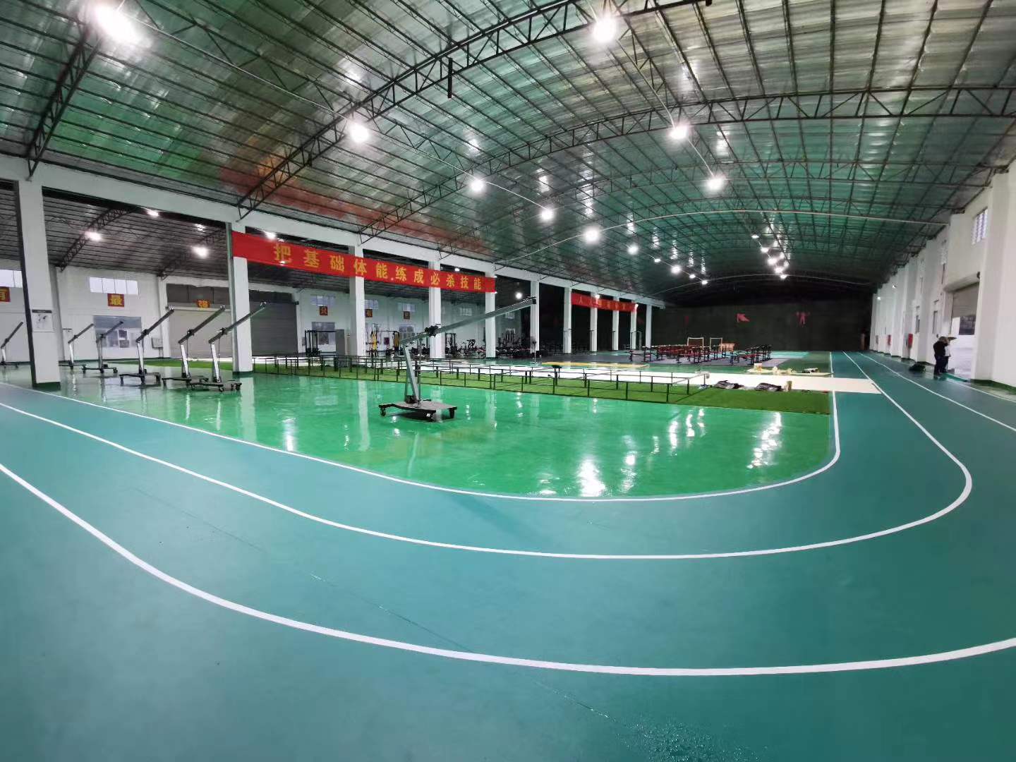 某部隊訓練大棚跑道鋪裝完成